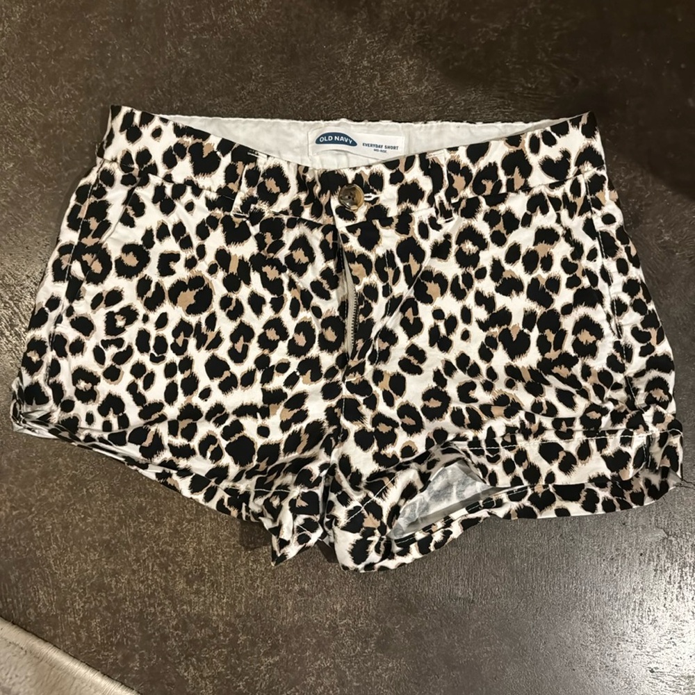 Old Navy Leopard Print Womens Mid Rise Shorts Size 4